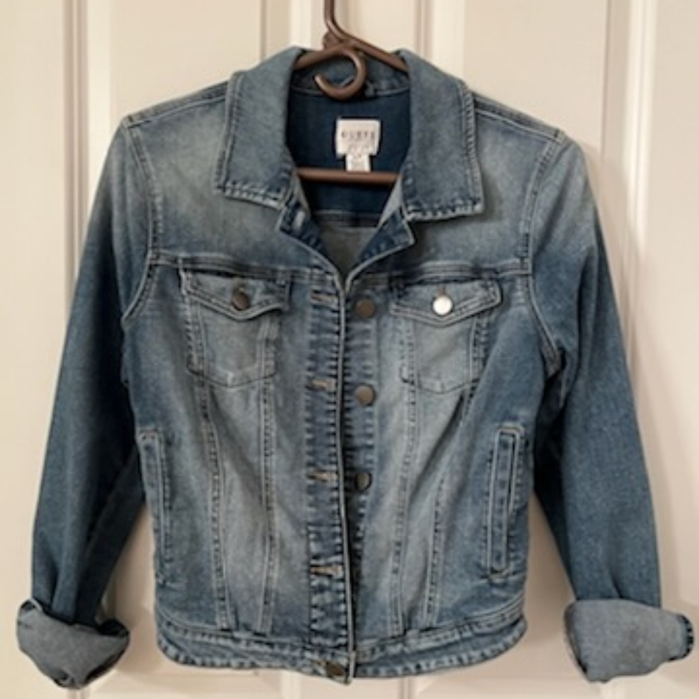 Guess Denim Jacket. Medium Faded Washed.